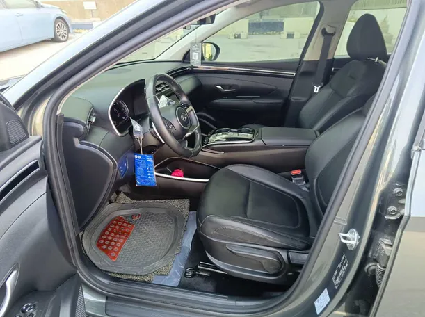 Car image 15