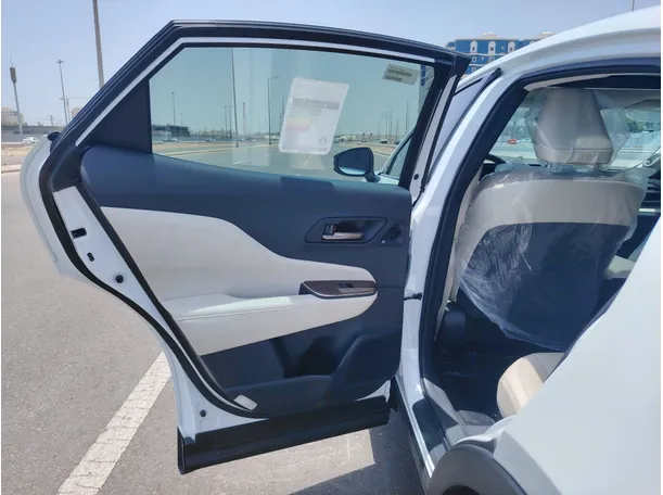 Car image 14