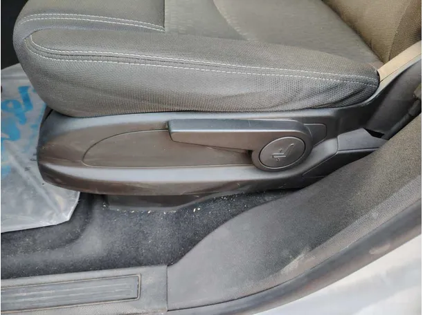 Car image 34