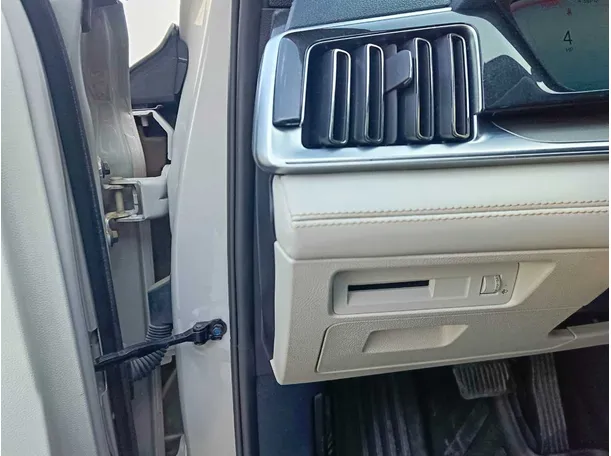 Car image 35