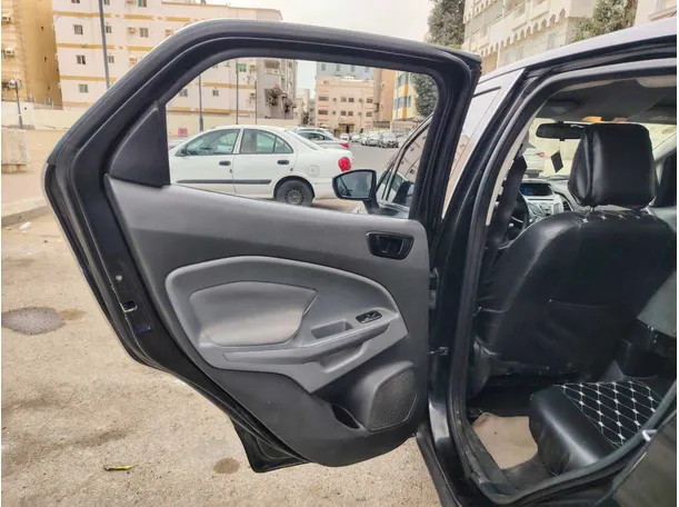 Car image 14