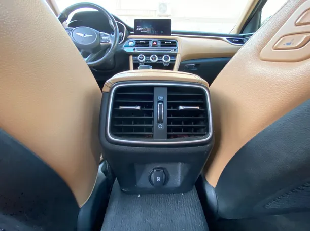 Car image 26