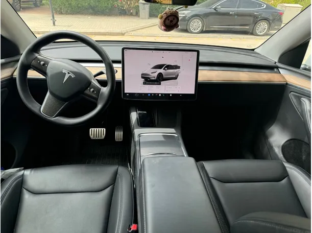Car image 14