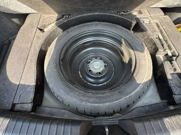 Car image 25