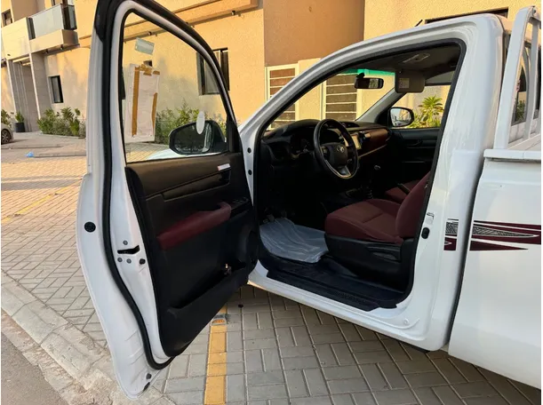 Car image 10