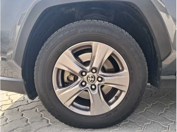 Car image 9