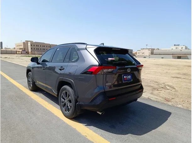 Car image 7
