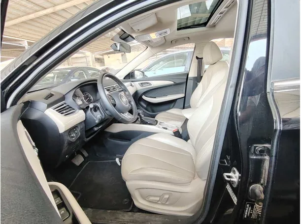 Car image 13