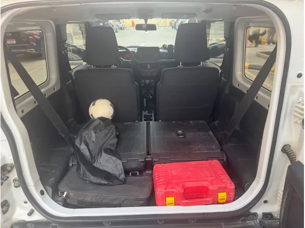 Car image 18
