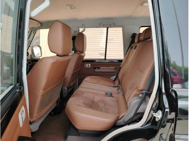 Car image 17
