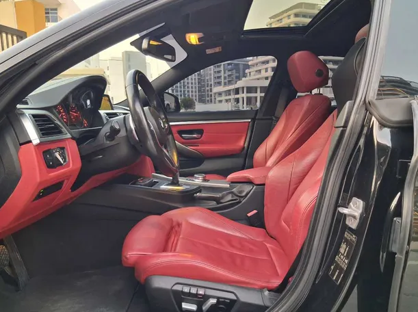 Car image 12