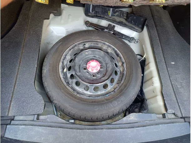 Car image 28