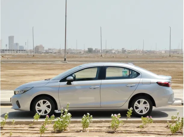 Car image 8