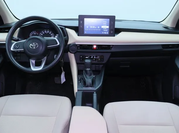 Car image 14