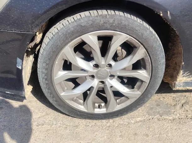Car image 10