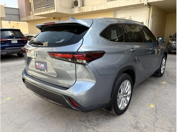 Car image 5