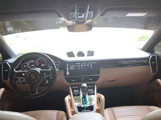 Car image 15