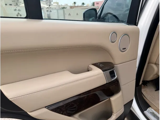Car image 24