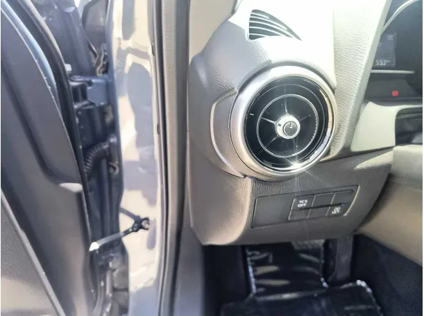 Car image 30