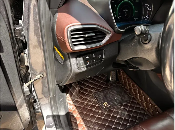 Car image 26