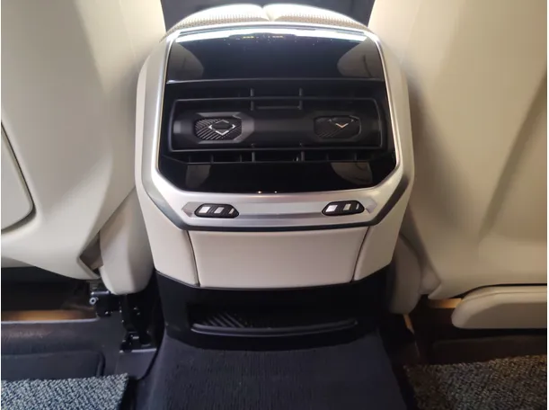 Car image 29