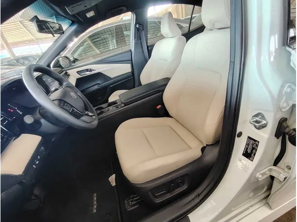 Car image 13