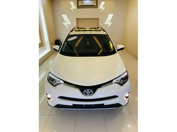 2018 تويوتا راف فور في الإمارات