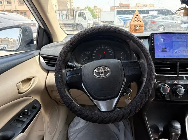 Car image 18