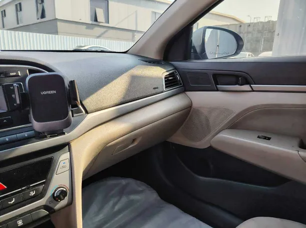 Car image 25