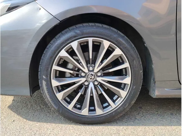 Car image 10