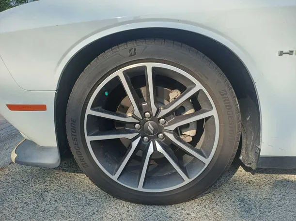Car image 9