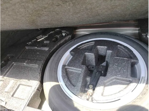 Car image 43