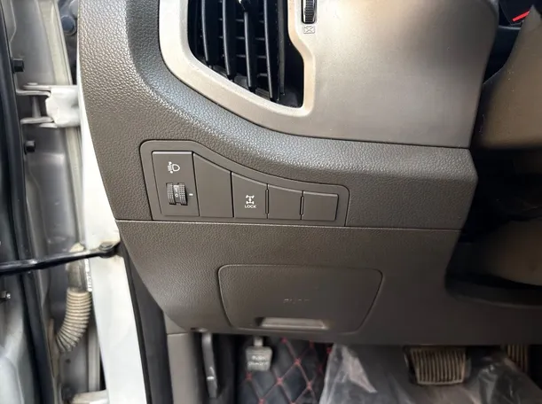 Car image 24