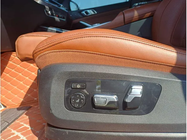 Car image 24