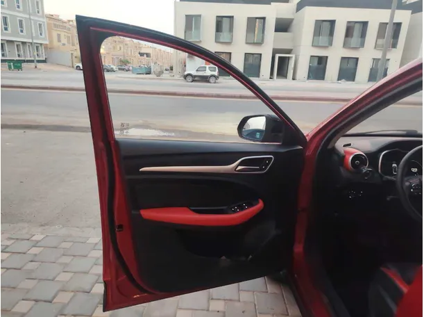 Car image 10