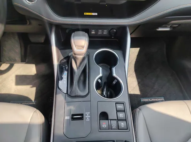 Car image 23