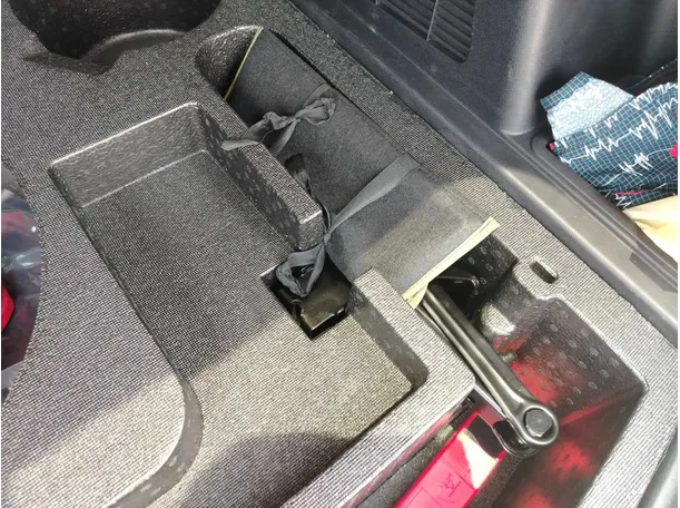 Car image 43