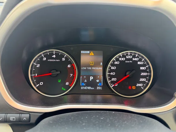 Car image 19