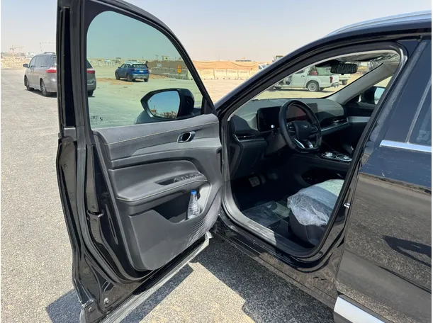 Car image 10