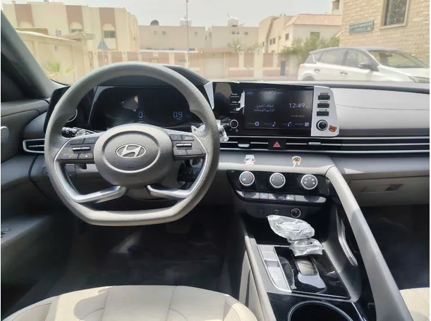 Car image 19