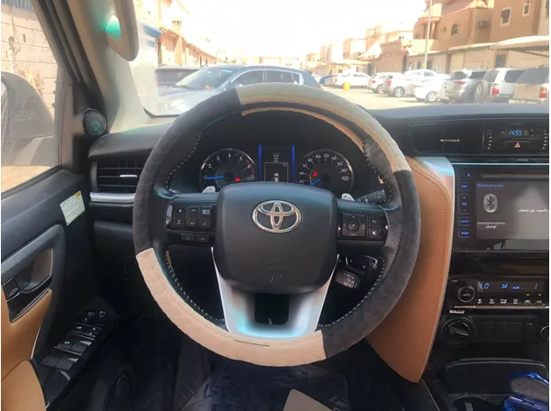 Car image 16