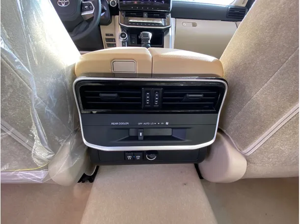 Car image 28