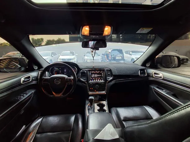 Car image 18