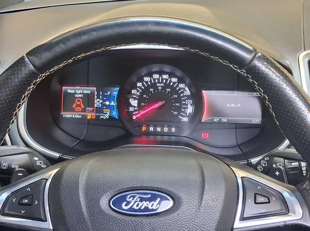 Car image 18