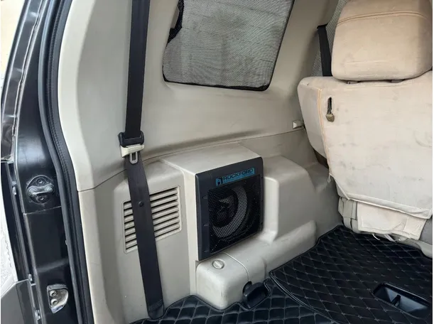 Car image 24