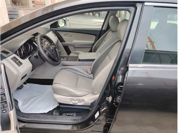Car image 12