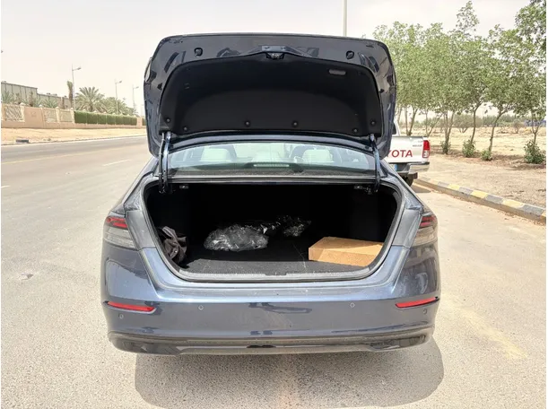 Car image 23