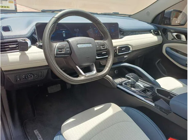 Car image 11