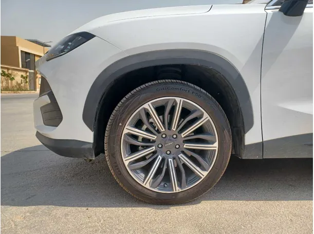Car image 9