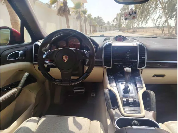 Car image 19